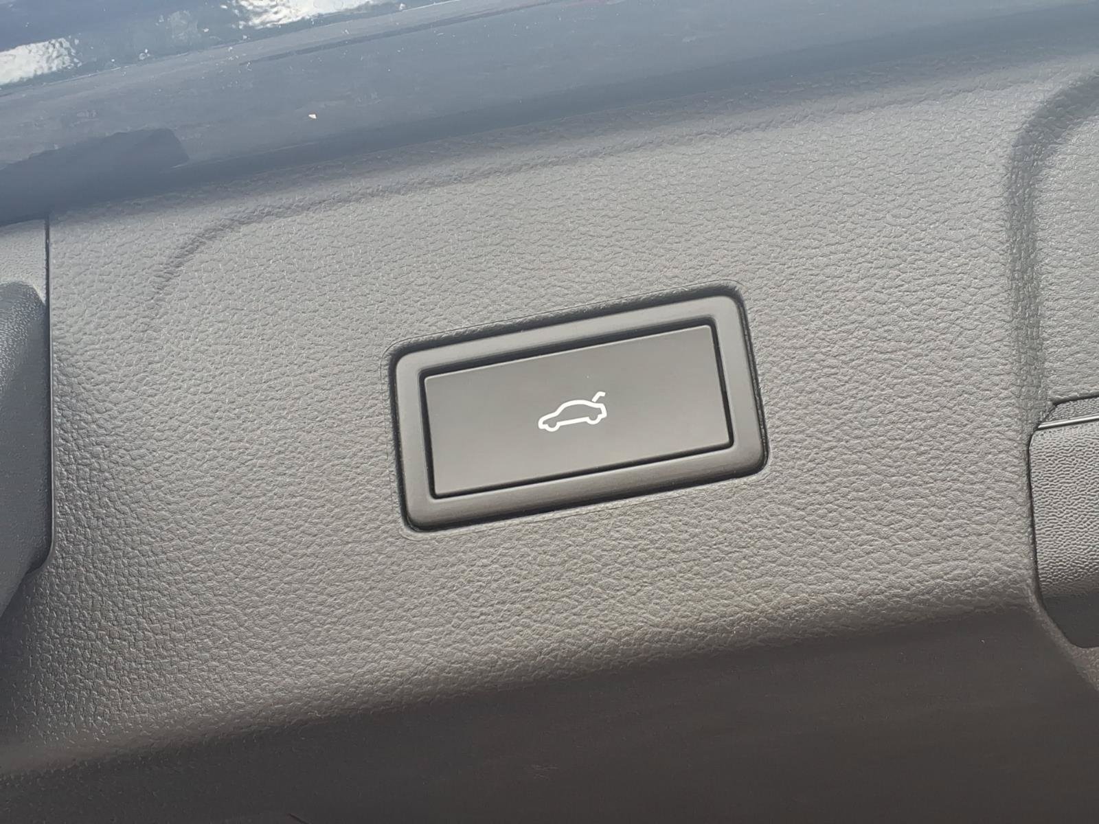 Used 2025 Volkswagen Atlas SE FWD image 26