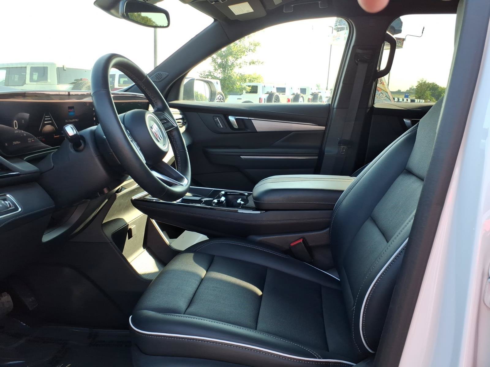 Used 2025 Buick Enclave Preferred AWD/4WD image 10
