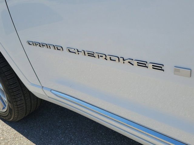 Used 2024 Jeep Grand Cherokee L Summit w/ Advanced Protech Group IV AWD/4WD image 9