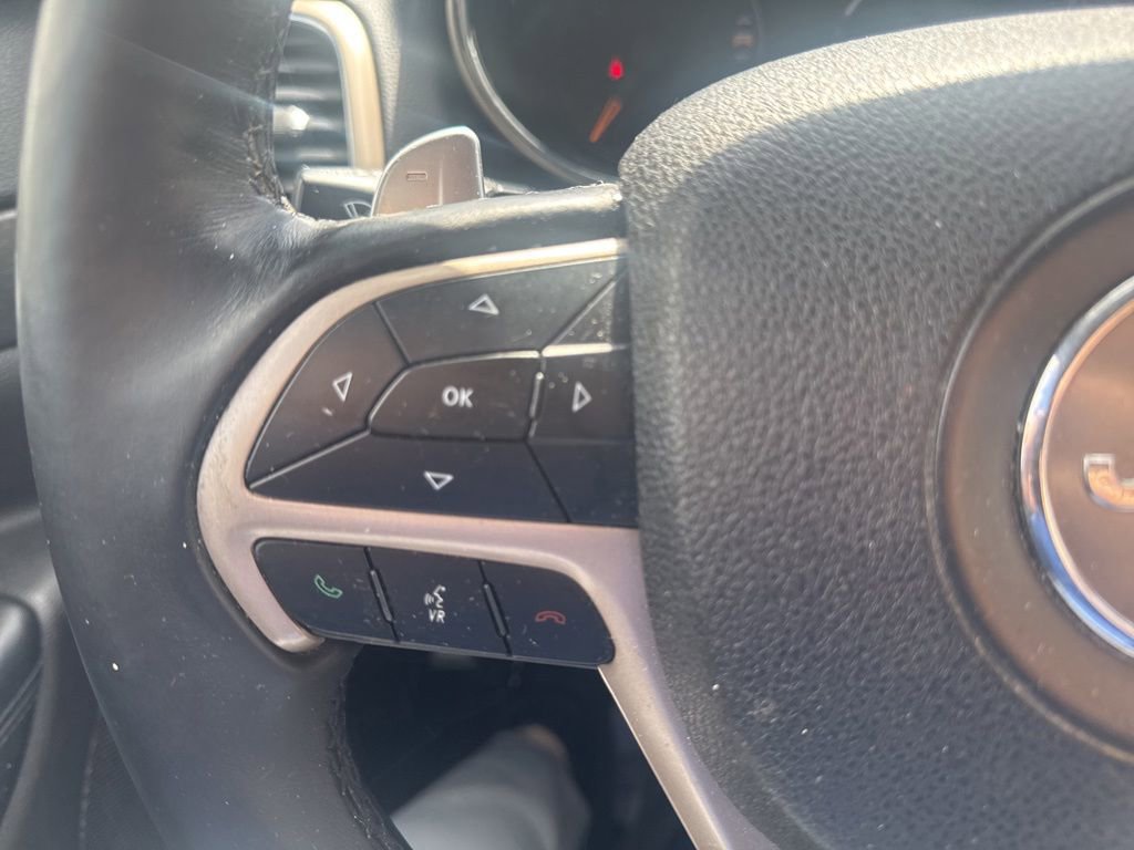 Used 2017 Jeep Grand Cherokee Laredo AWD/4WD image 16