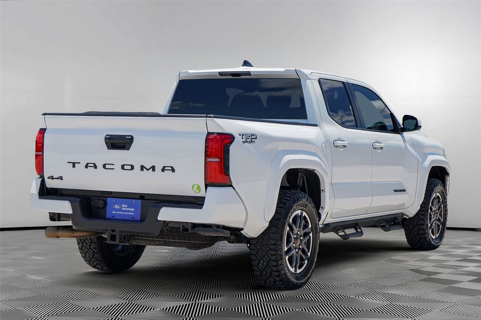 Used 2025 Toyota Tacoma TRD Sport AWD/4WD image 5
