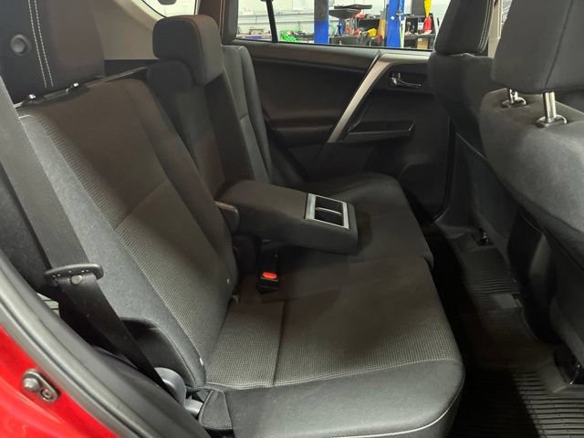 Used 2017 Toyota RAV4 XLE AWD/4WD image 35
