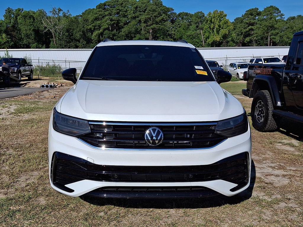 Used 2024 Volkswagen Tiguan SE R-Line AWD/4WD image 2