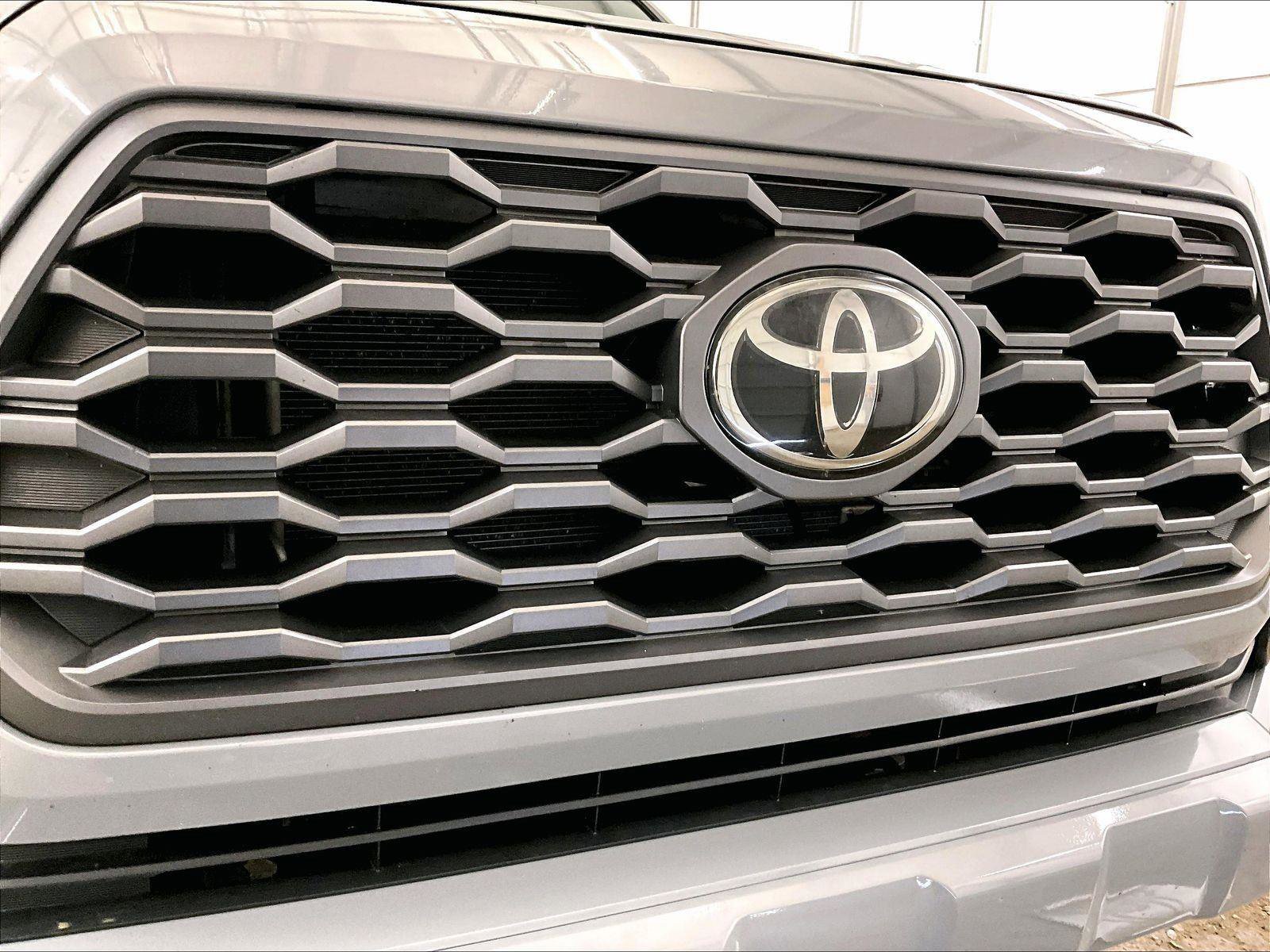 Used 2020 Toyota Tacoma TRD Off-Road AWD/4WD image 29