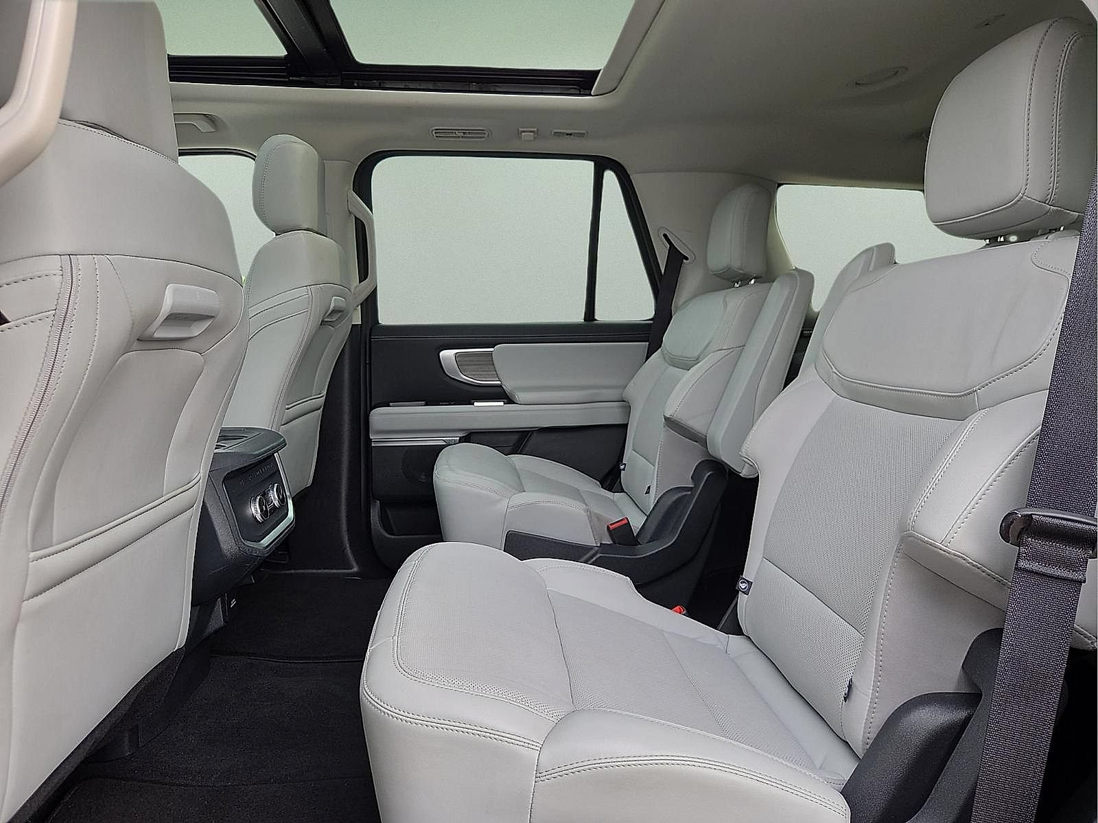 Certified 2025 Ford Expedition Platinum AWD/4WD image 11