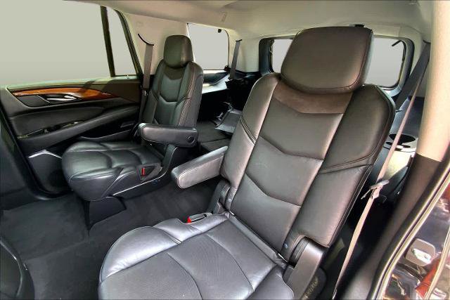 Used 2020 Cadillac Escalade Luxury w/ Escalade Sport Edition AWD/4WD image 21