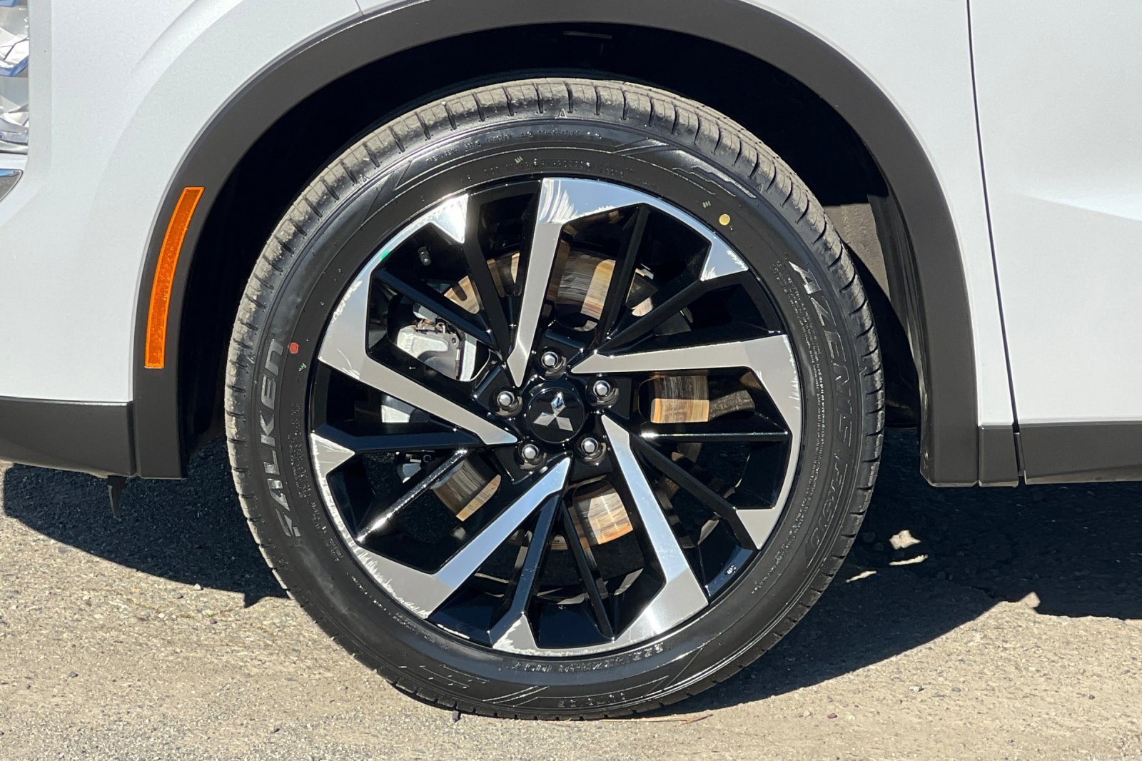 Used 2024 Mitsubishi Outlander FWD image 28