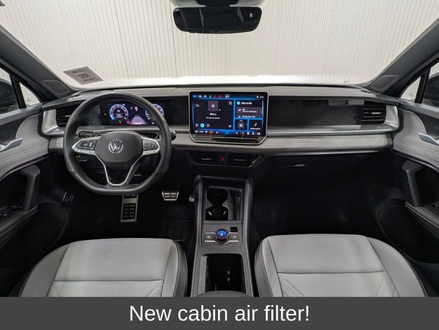 Used 2026 Volkswagen Tiguan SE R-Line AWD/4WD image 3
