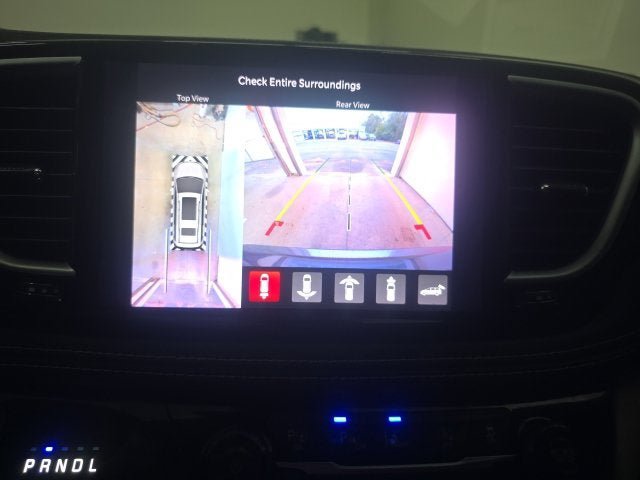 Used 2022 Chrysler Pacifica Limited FWD image 22