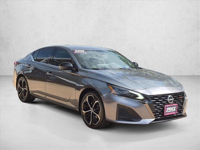 Used 2023 Nissan Altima 2.5 SR w/ SR Premium Package FWD image 3
