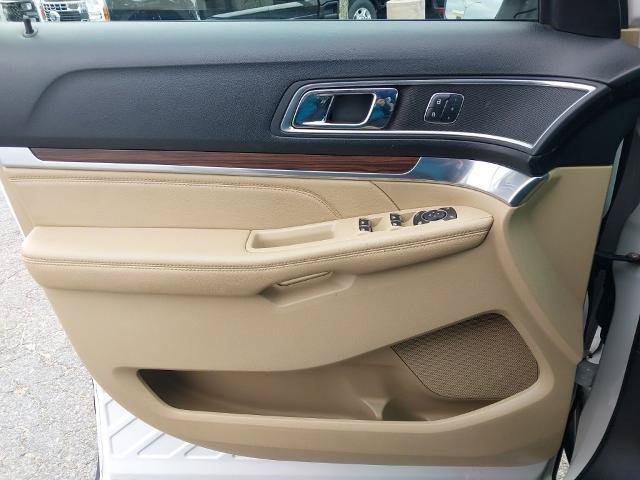 Certified 2017 Ford Explorer Limited w/ Equipment Group 301A FWD image 15