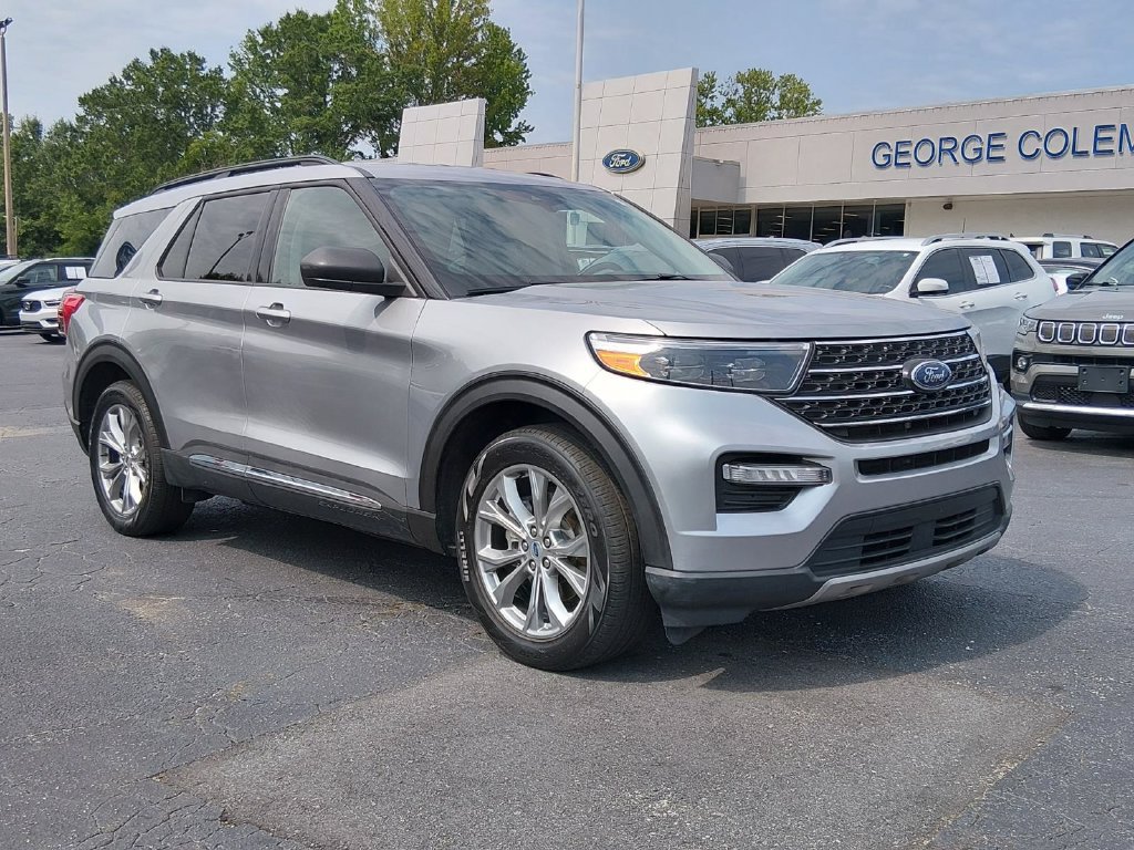 Certified 2023 Ford Explorer XLT w/ Equipment Group 202A RWD image 2
