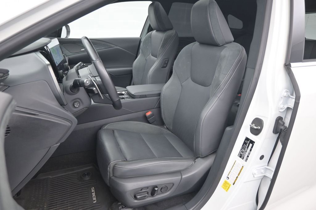 Used 2025 Lexus RX 450h AWD w/ Convenience Package image 16