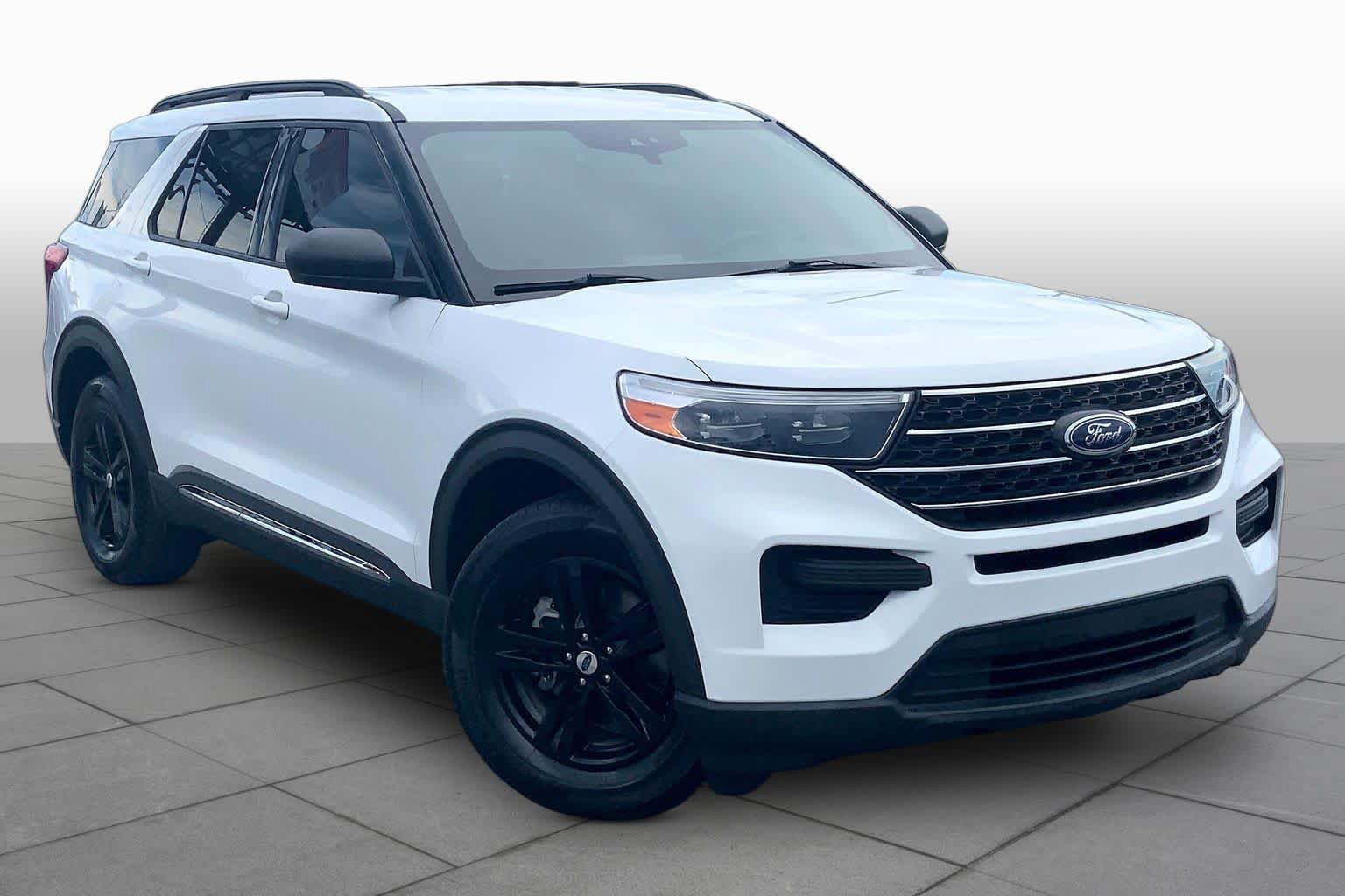Certified 2022 Ford Explorer XLT RWD image 3