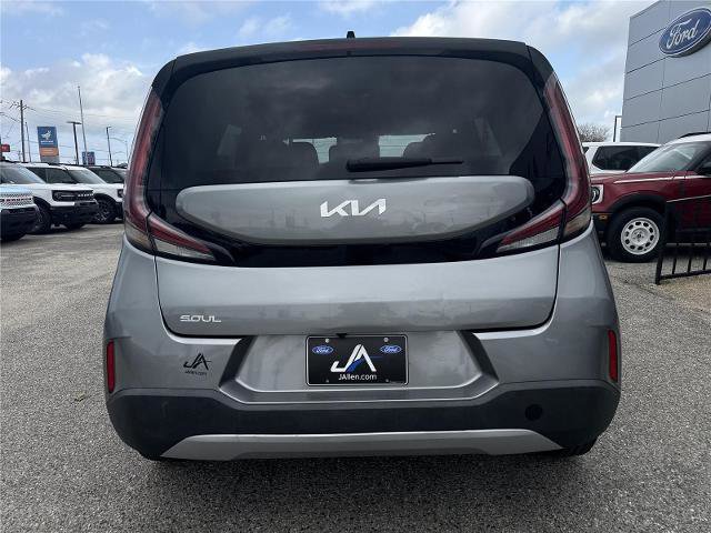 Used 2024 Kia Soul LX w/ Option Group 015 FWD image 4