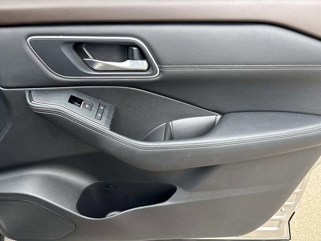 Used 2021 Nissan Rogue Platinum image 23