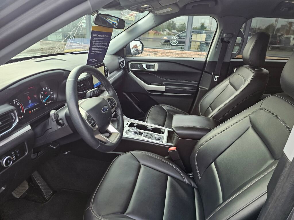 Certified 2024 Ford Explorer XLT w/ Equipment Group 202A image 19