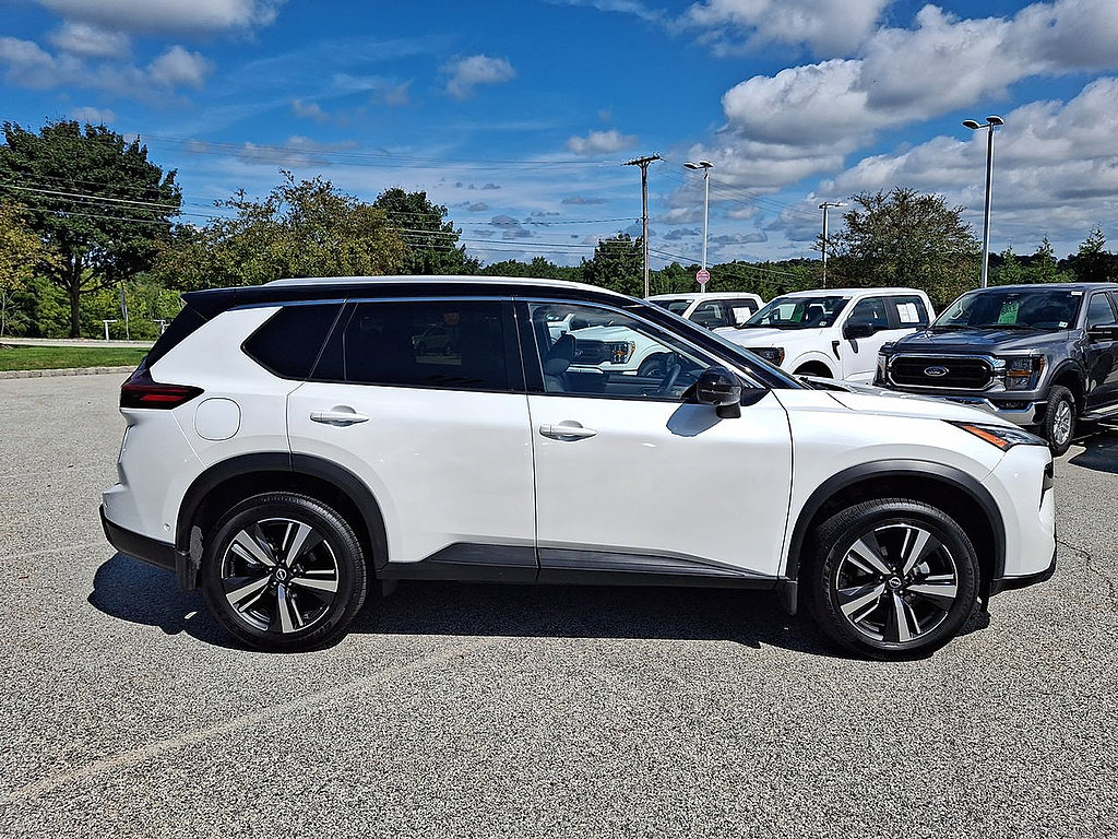 Used 2025 Nissan Rogue SL AWD/4WD image 26