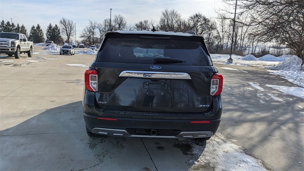 Certified 2022 Ford Explorer XLT w/ Equipment Group 202A image 4