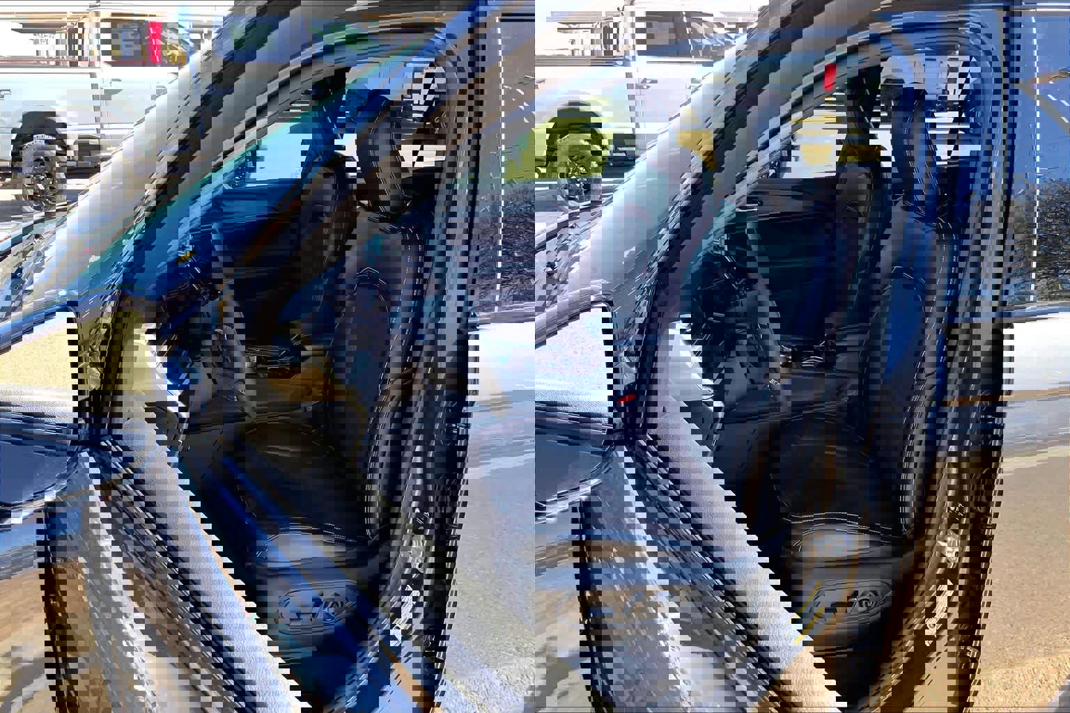 Used 2023 Jeep Grand Cherokee Altitude image 9