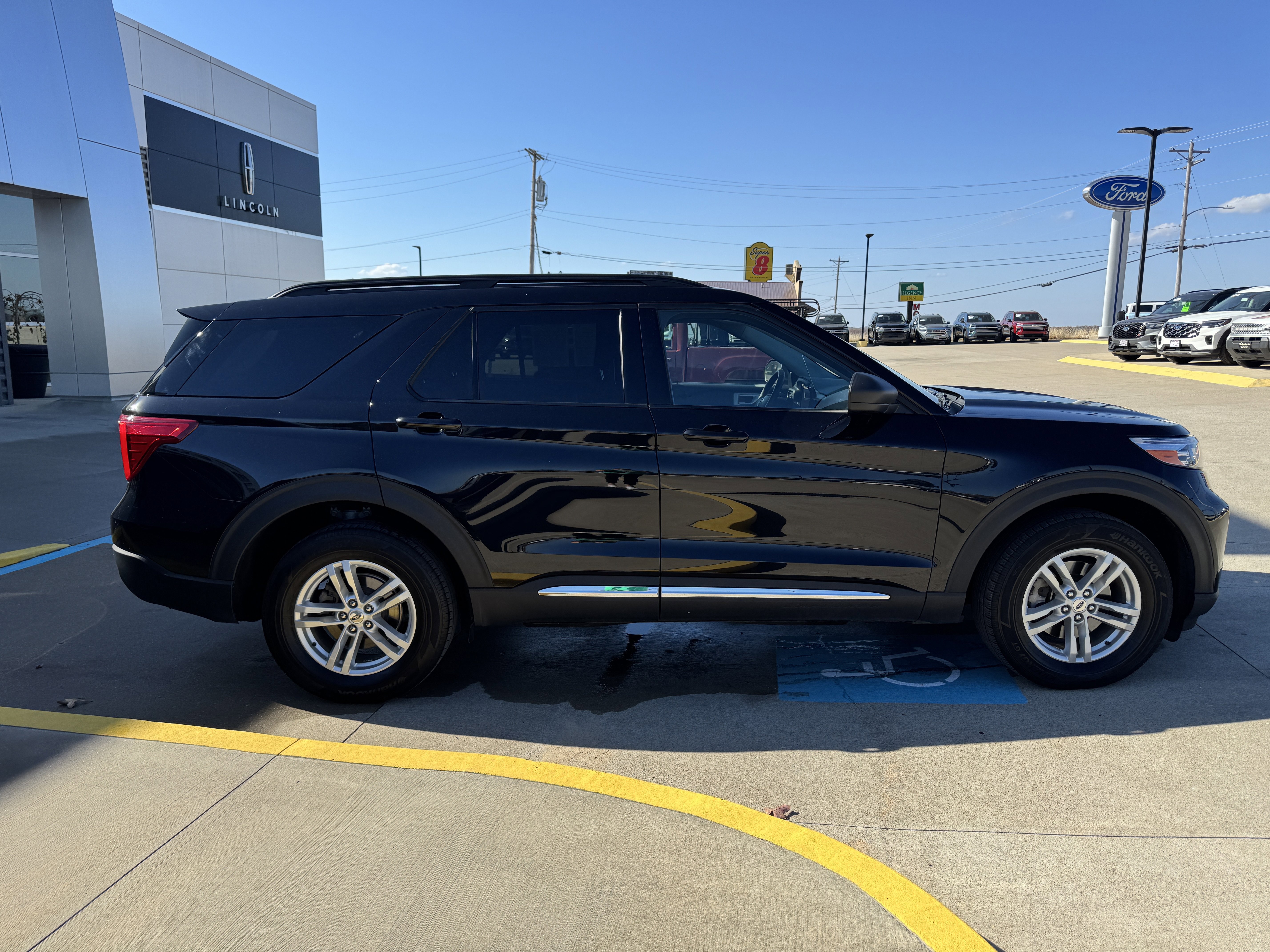 Certified 2022 Ford Explorer XLT w/ Equipment Group 202A image 3