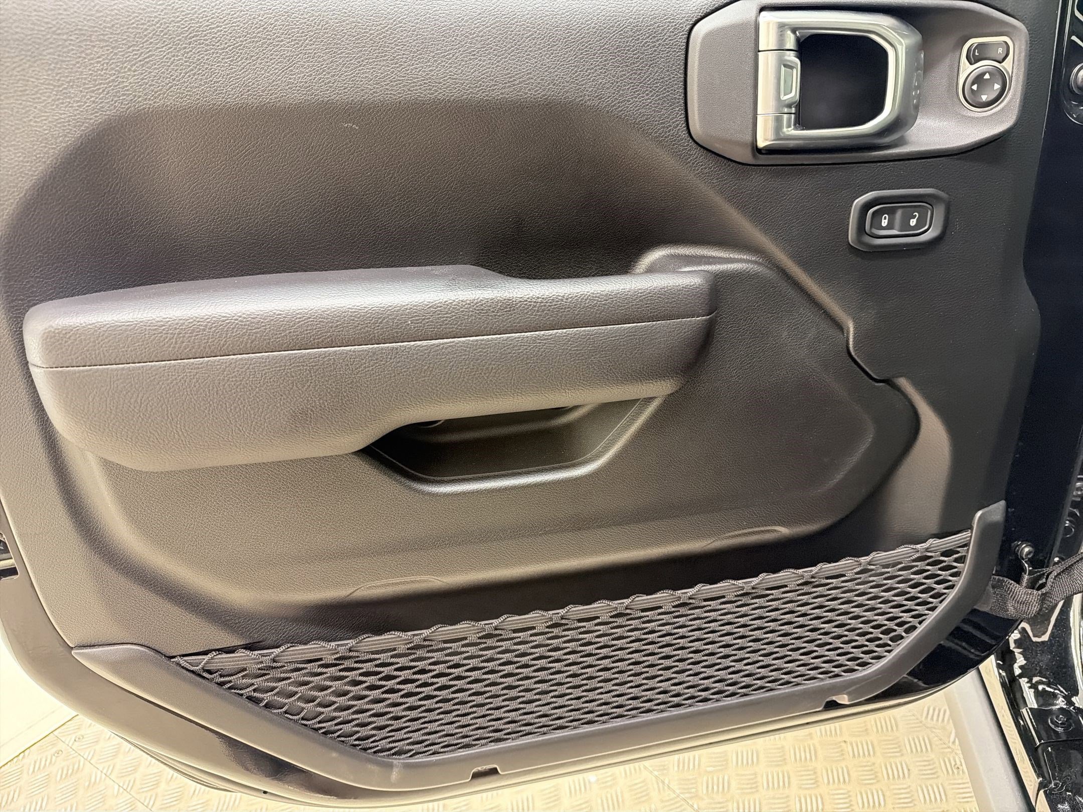 Used 2025 Jeep Gladiator Sport AWD/4WD image 13