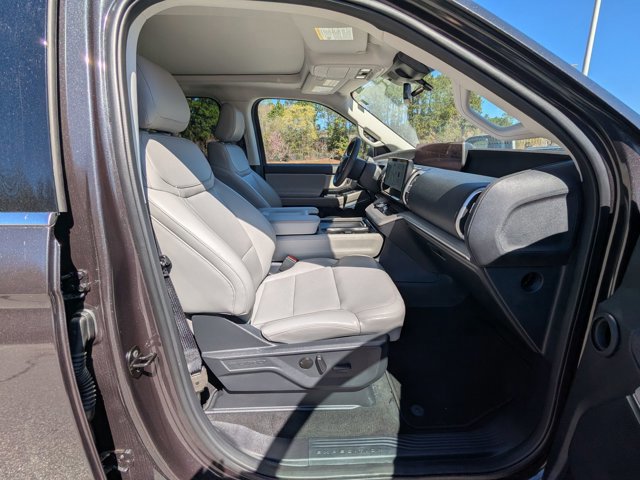 Certified 2025 Ford Expedition Active image 40