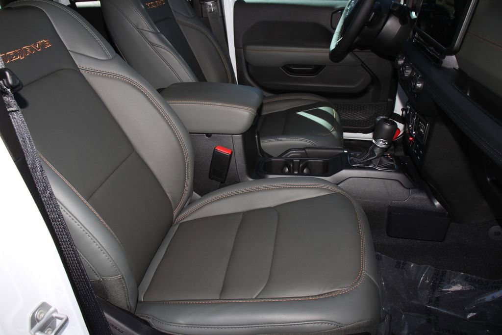 Used 2025 Jeep Gladiator Mojave AWD/4WD image 27