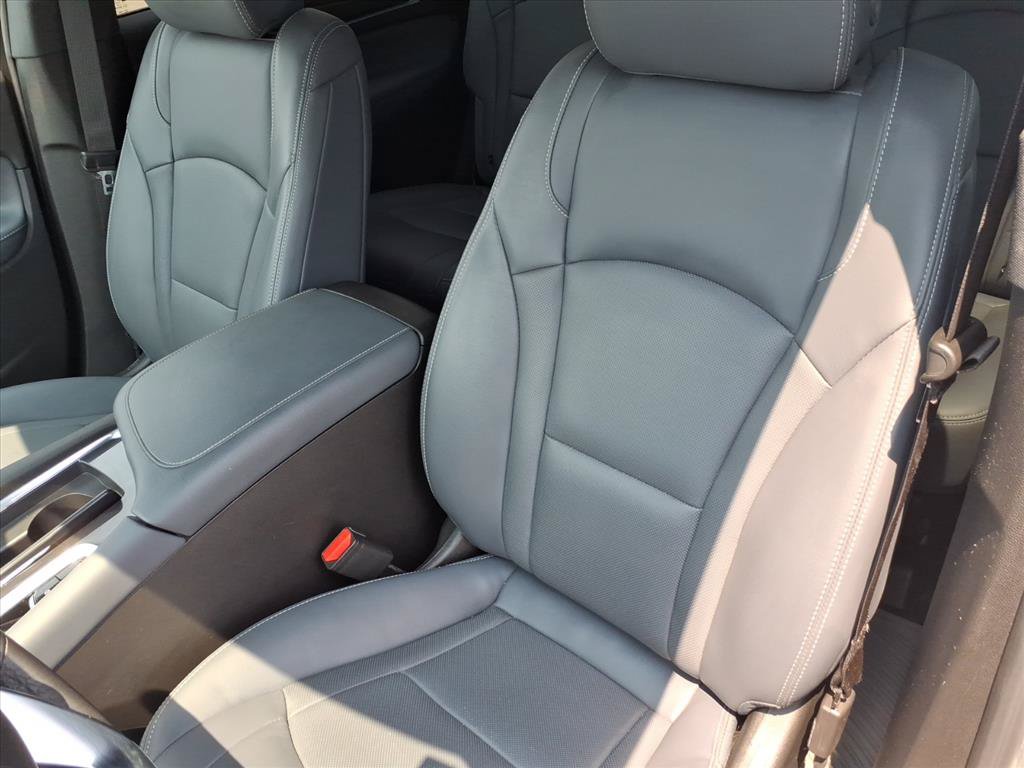 Used 2023 Buick Enclave Essence w/ Sport Touring Edition FWD image 10