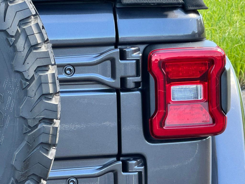 Used 2018 Jeep Wrangler Rubicon AWD/4WD image 12