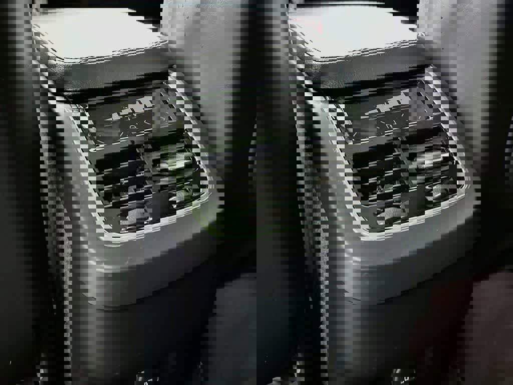 Used 2022 Volvo XC90 T5 Momentum w/ Advanced Package FWD image 13