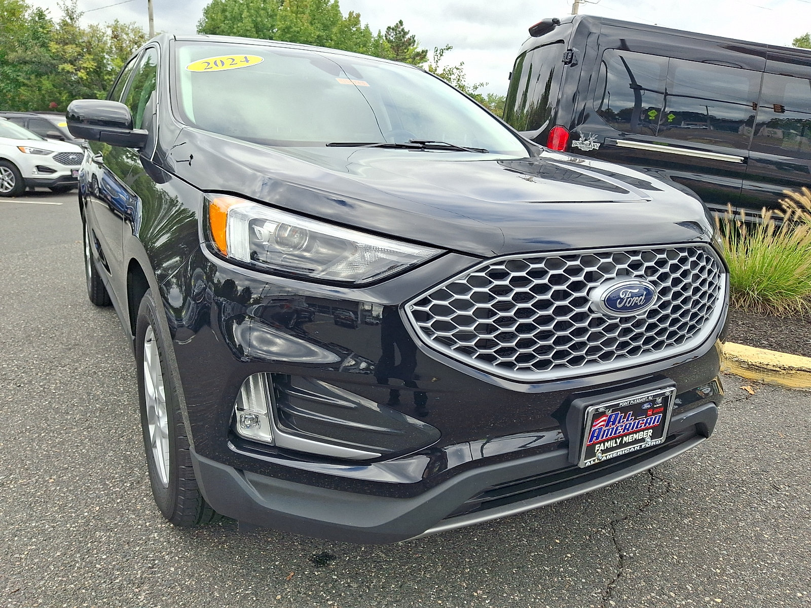 Certified 2024 Ford Edge SEL w/ Convenience Package AWD/4WD image 2