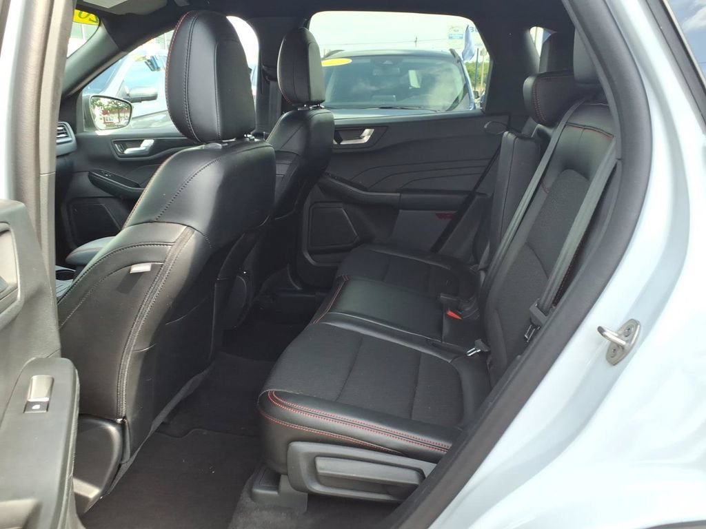 Certified 2025 Ford Escape ST-Line w/ Cold Weather Package AWD/4WD image 9