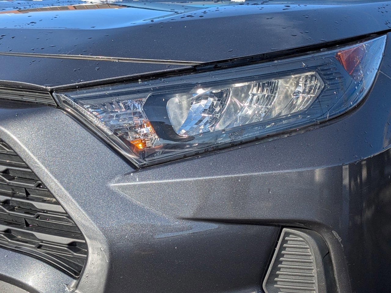 Used 2021 Toyota RAV4 LE image 10