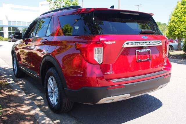 Certified 2023 Ford Explorer XLT w/ Equipment Group 202A AWD/4WD image 5