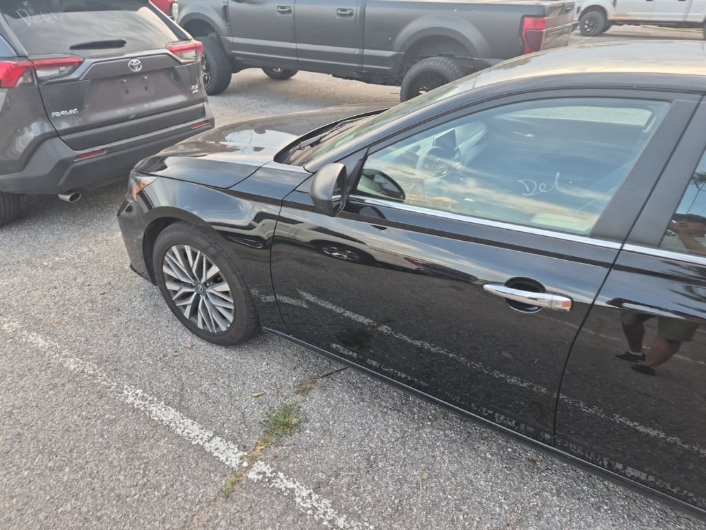 Used 2025 Nissan Altima 2.5 SV FWD image 6