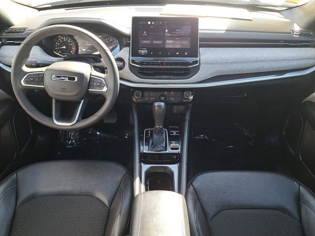 Used 2024 Jeep Compass Latitude image 10