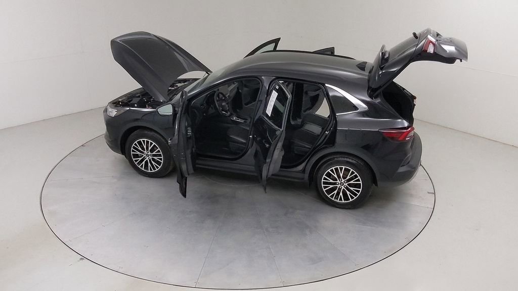 Certified 2025 Ford Escape SE w/ Class II Trailer Tow Package FWD image 51