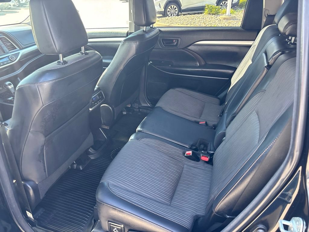 Used 2018 Toyota Highlander Plus AWD/4WD image 14