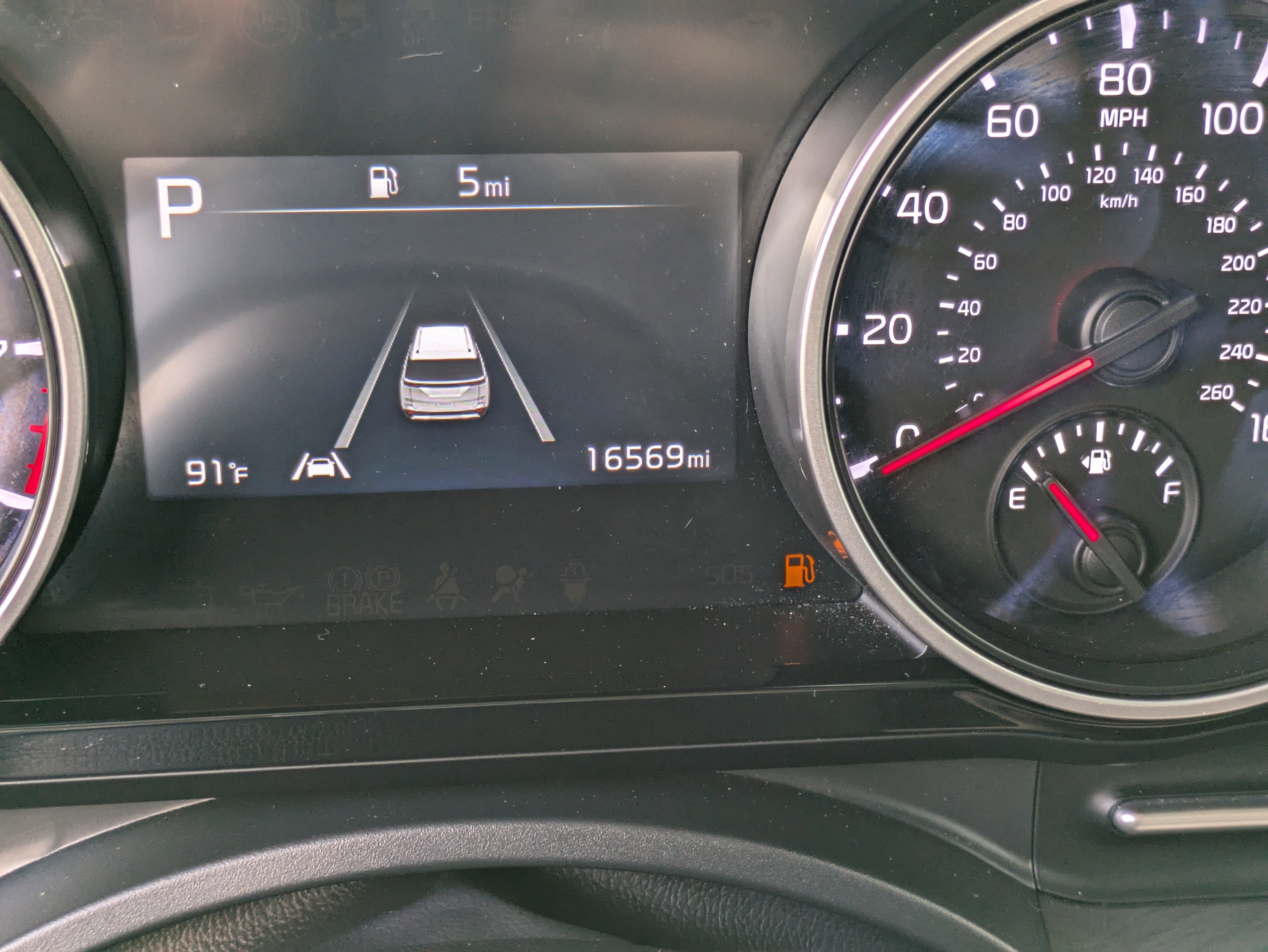 Used 2024 Kia Carnival EX image 29