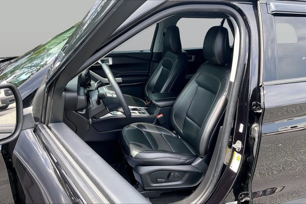 Certified 2023 Ford Explorer XLT w/ Equipment Group 202A RWD image 25