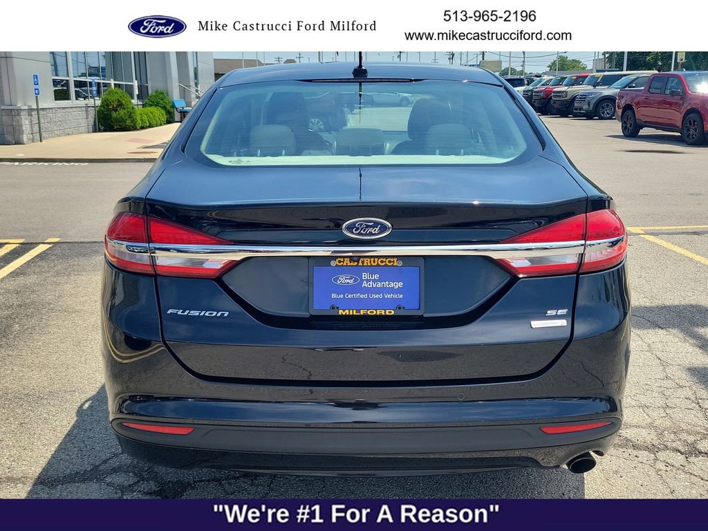 Certified 2017 Ford Fusion SE w/ Fusion SE Technology Package FWD image 4