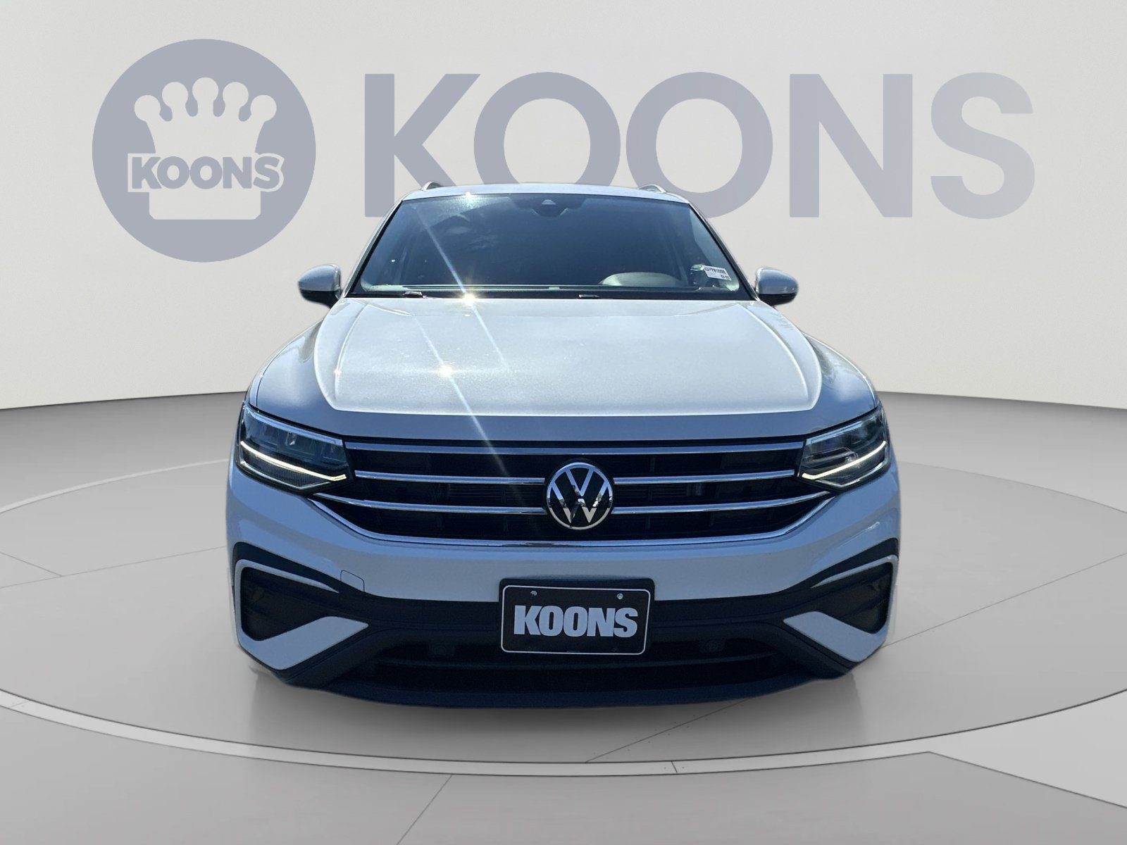 Used 2023 Volkswagen Tiguan SE w/ Panoramic Sunroof Package FWD image 19