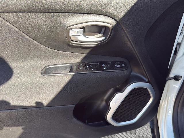 Used 2020 Jeep Renegade Latitude image 13