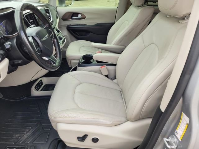 Used 2019 Chrysler Pacifica Touring-L Plus w/ Tire & Wheel Group image 19