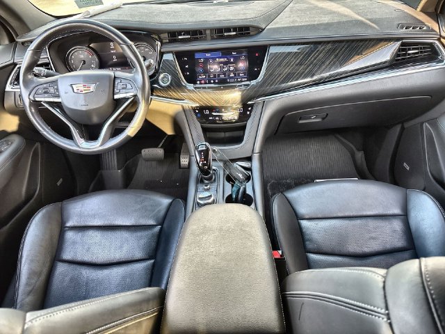 Used 2021 Cadillac XT6 Premium Luxury w/ LPO, ONYX Package FWD image 11