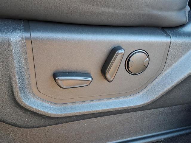 Certified 2024 Ford Expedition XLT image 4