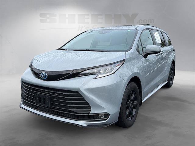 Used 2025 Toyota Sienna XLE Woodland Edition AWD/4WD image 17