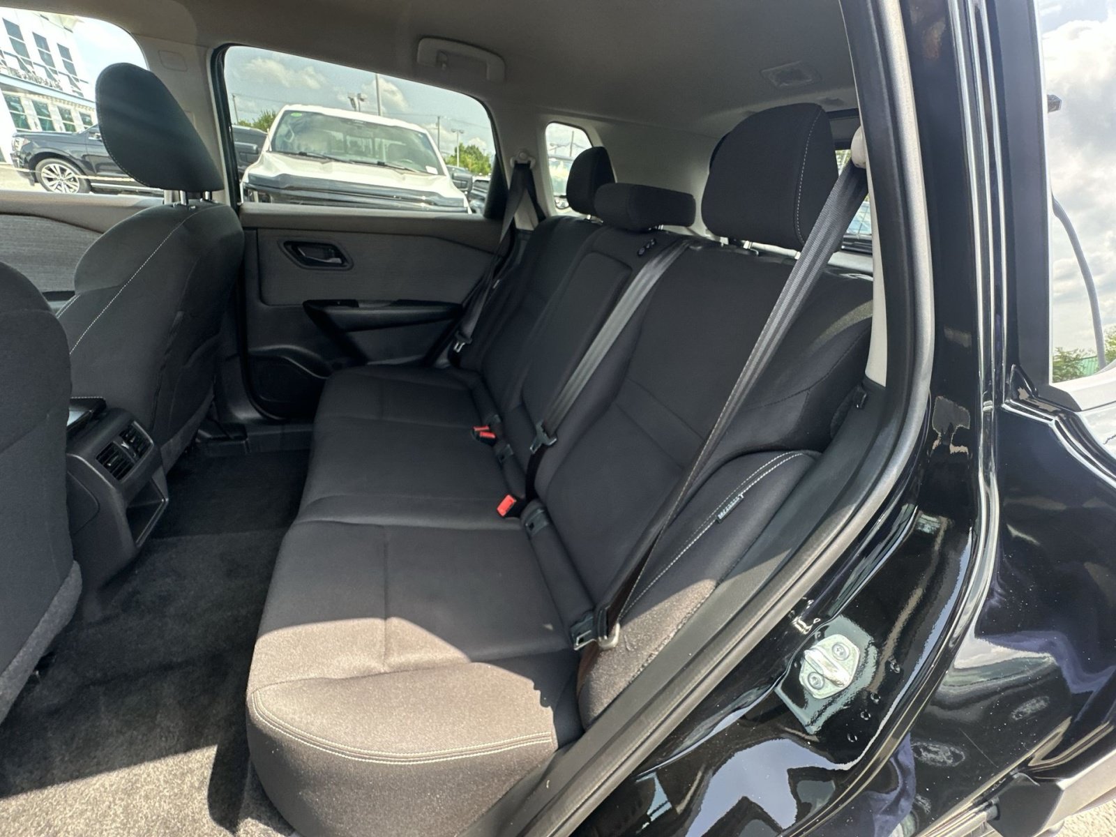 Used 2023 Nissan Rogue S AWD/4WD image 31