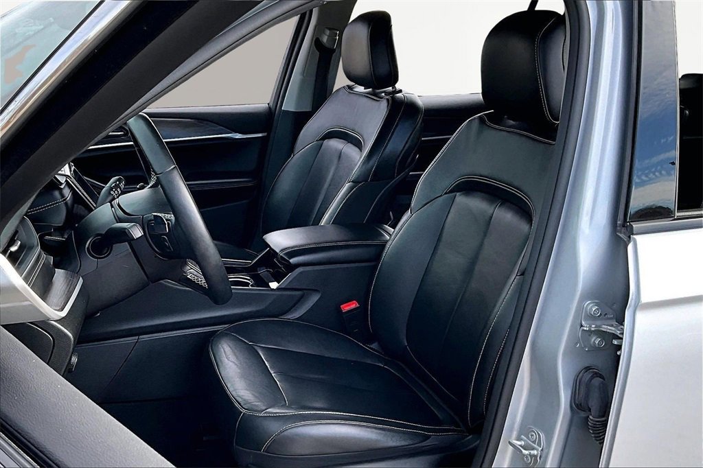 Used 2022 Jeep Grand Cherokee L Limited image 25